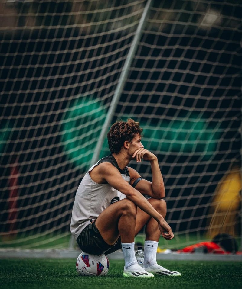 ảnh bóng đá buồn 41