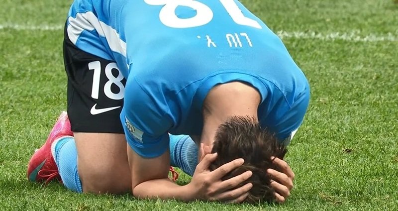 ảnh bóng đá buồn 42