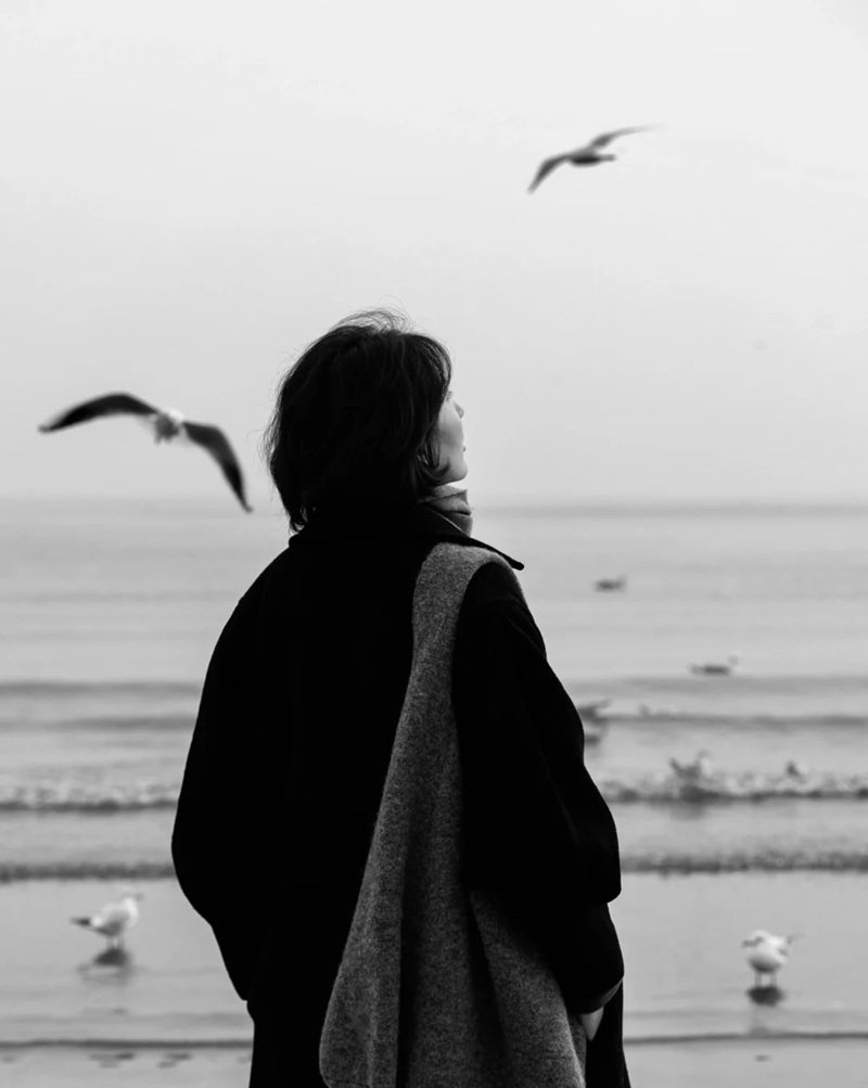 ảnh buồn đen trắng nữ 15