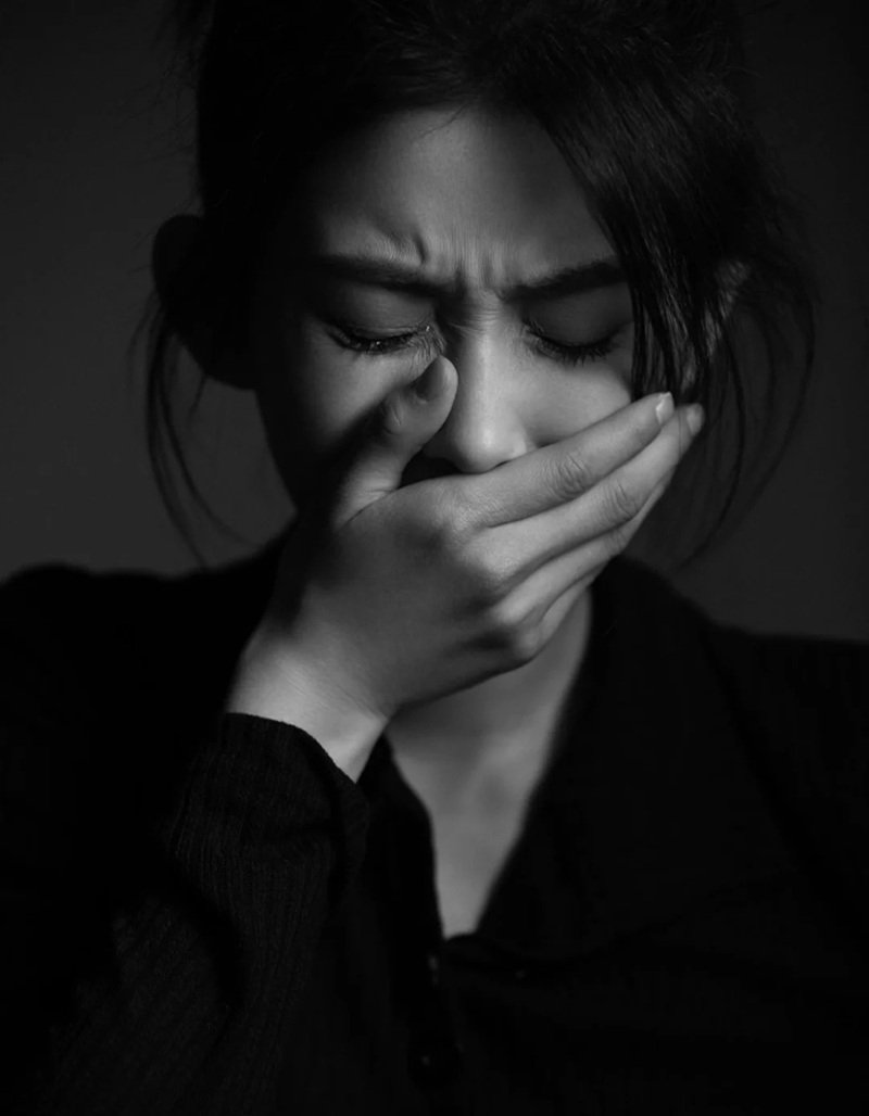 ảnh buồn đen trắng nữ 17