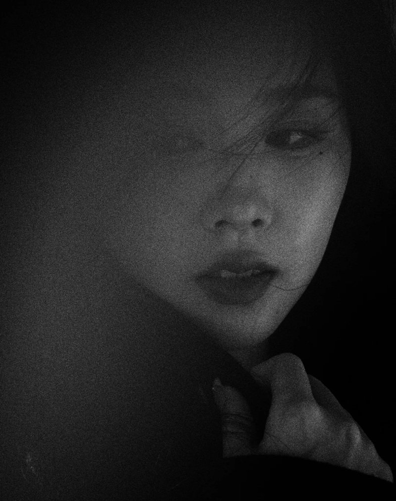 ảnh buồn đen trắng nữ 27