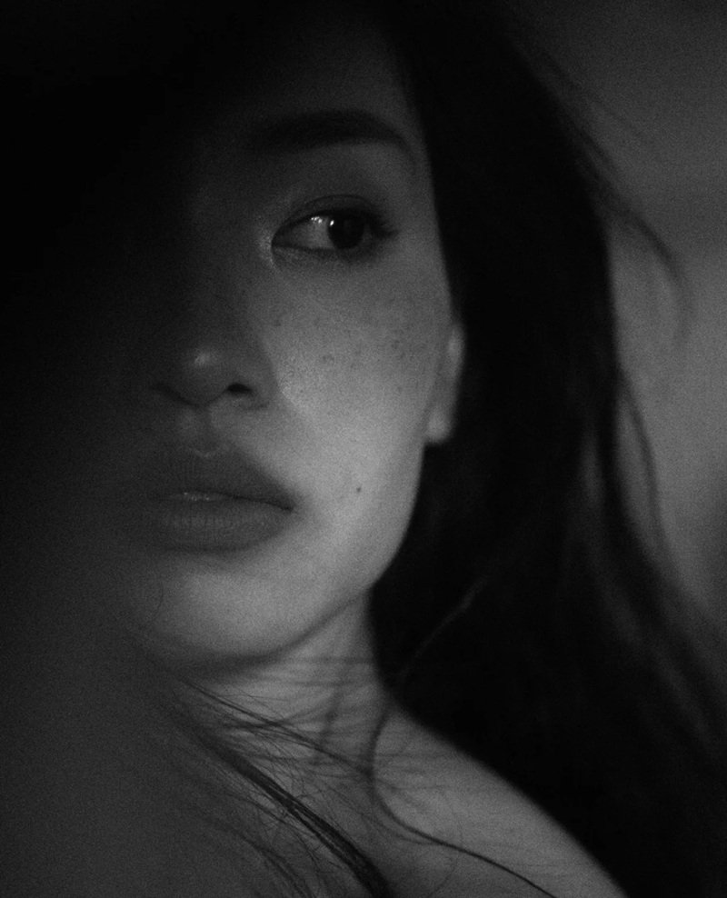 ảnh buồn đen trắng nữ 40