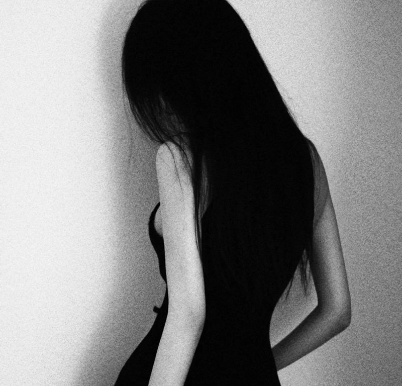 ảnh buồn đen trắng nữ 5