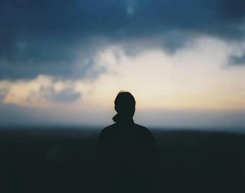 ảnh buồn kẻ cô độc 7