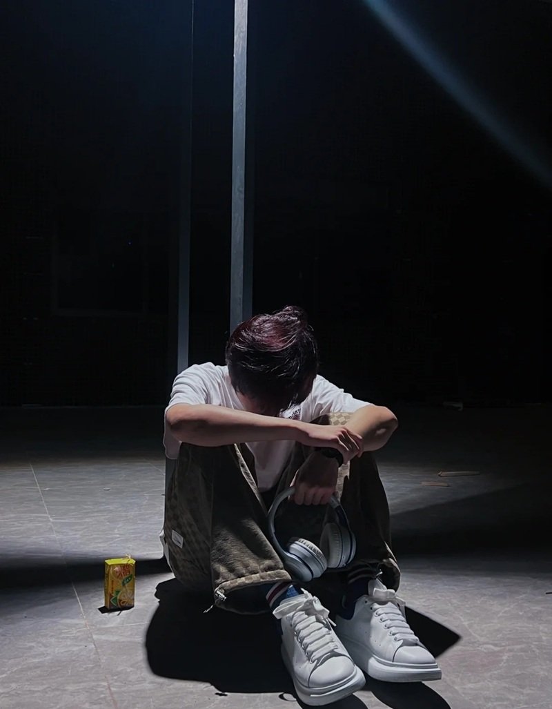 ảnh buồn nam chất 2