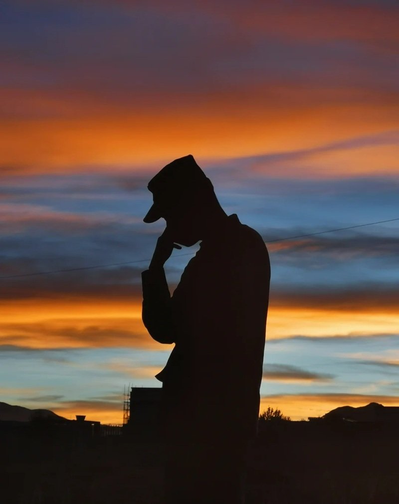 ảnh buồn nam chất 28