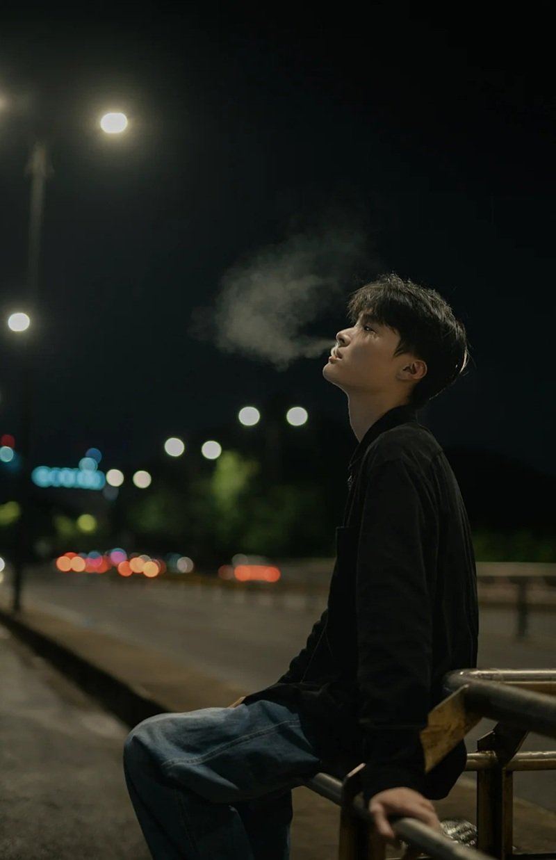 ảnh buồn nam hút thuốc 20