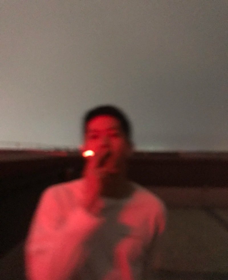 ảnh buồn nam hút thuốc 30