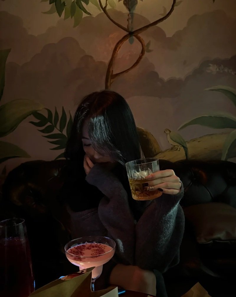 ảnh buồn uống bia một mình nữ 22