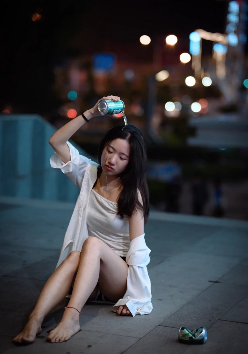 ảnh buồn uống bia một mình nữ 26