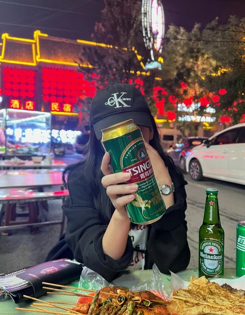 ảnh buồn uống bia một mình nữ 27