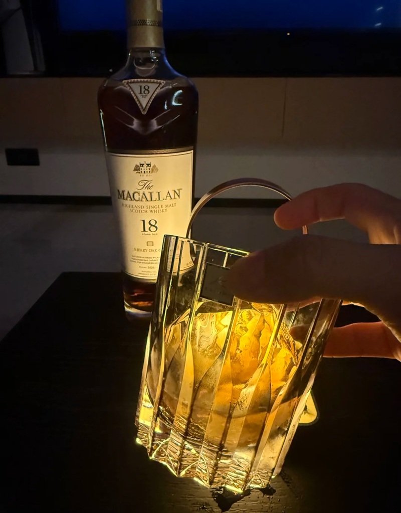 ảnh buồn uống bia một mình nữ 31