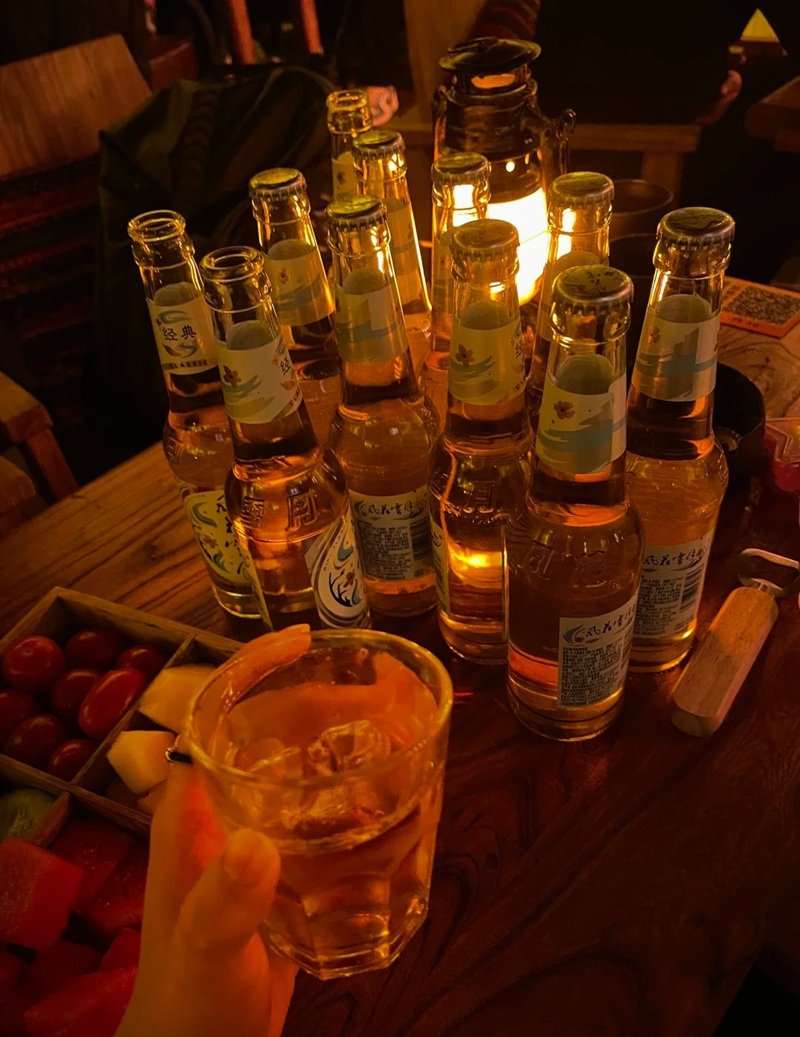 ảnh buồn uống bia một mình nữ 35