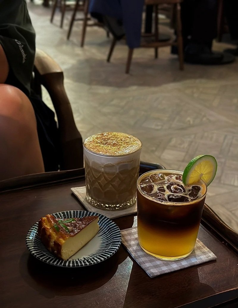 ảnh cafe tối buồn 12