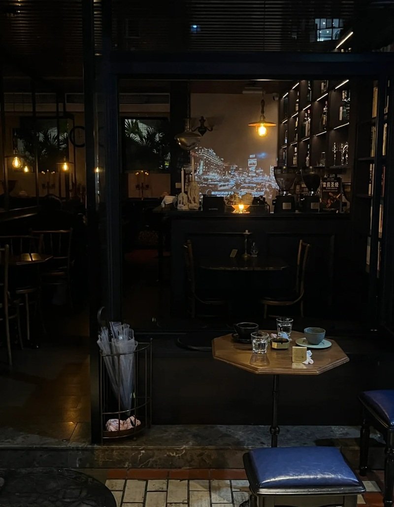 ảnh cafe tối buồn 14