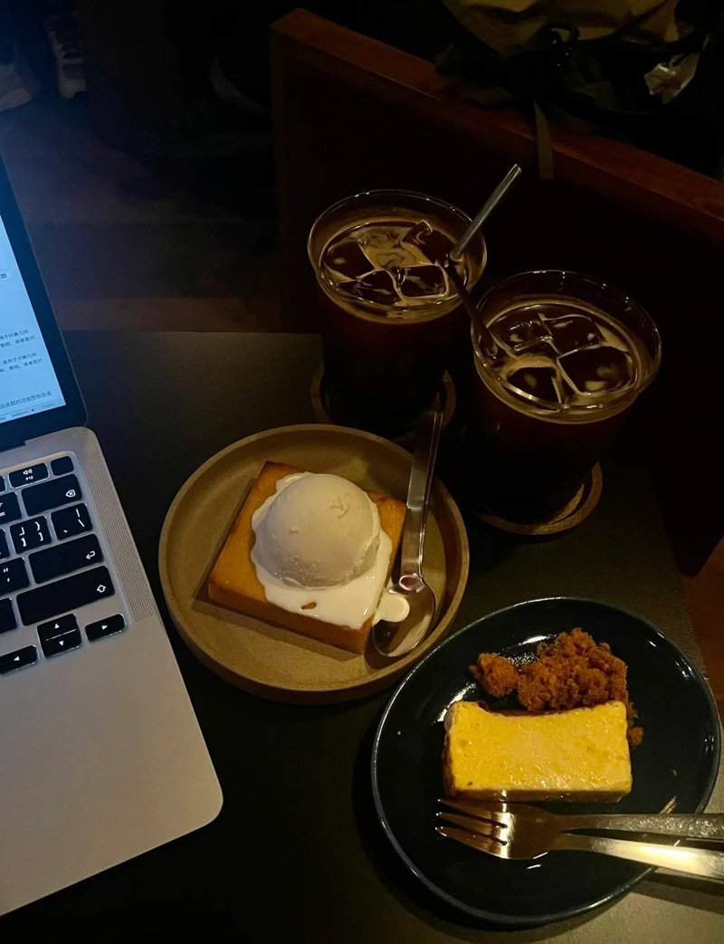 ảnh cafe tối buồn 17