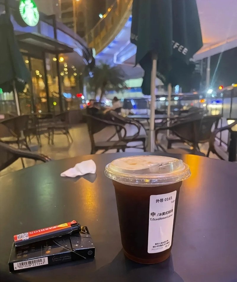 ảnh cafe tối buồn 4