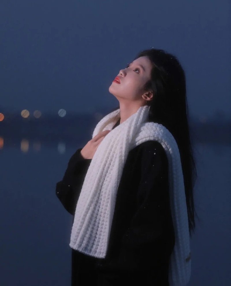 ảnh cô đơn, buồn con gái 33