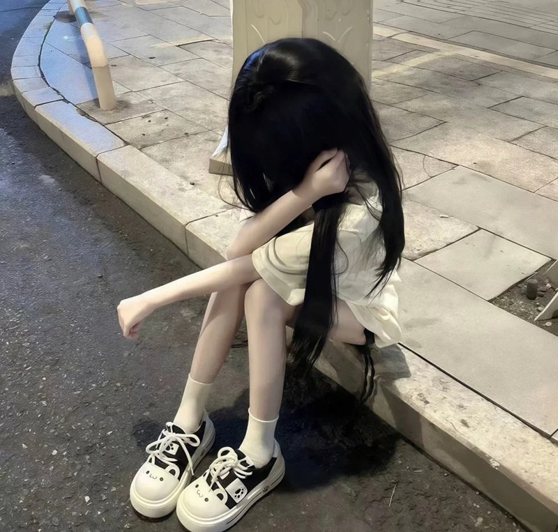 ảnh cô đơn, buồn con gái 35