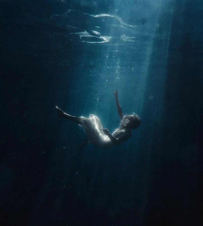 ảnh cô đơn, buồn con gái 5