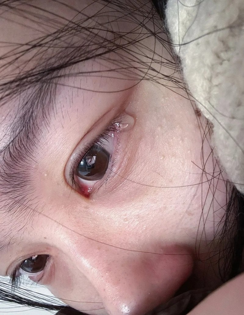 ảnh cô gái buồn 13