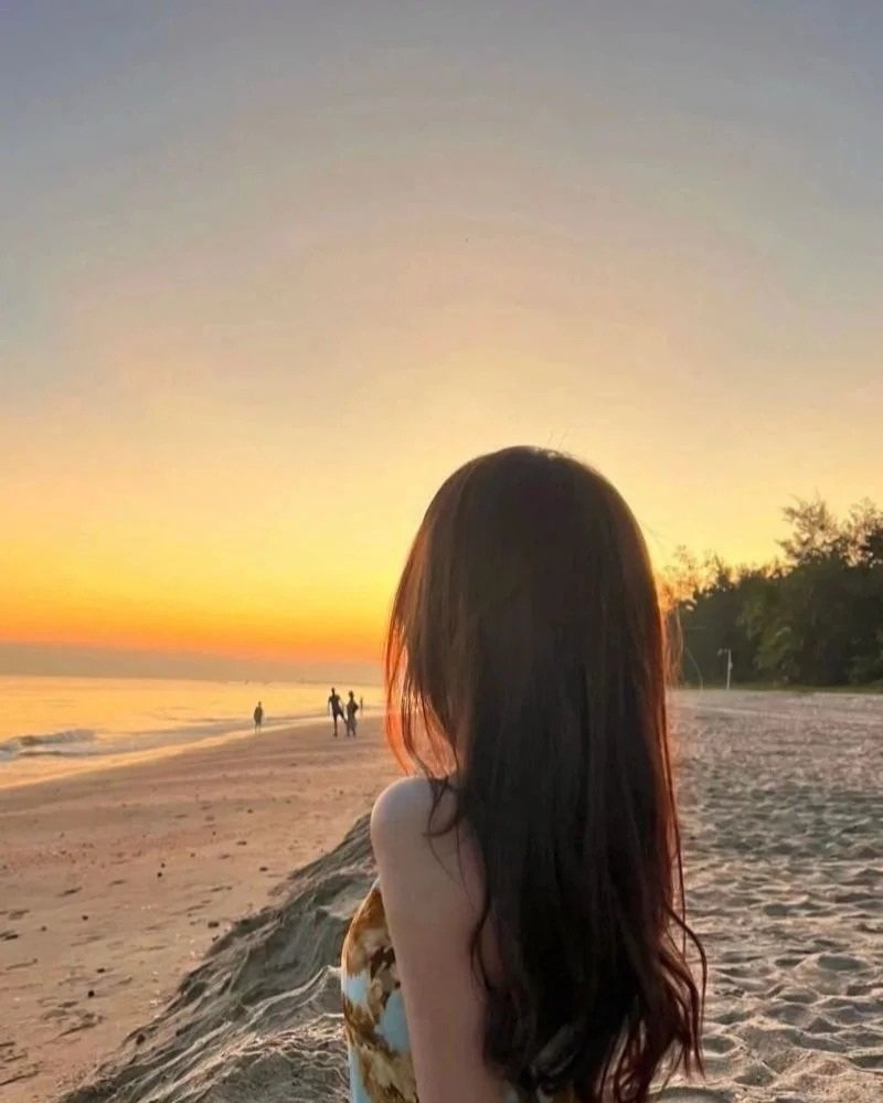 ảnh cô gái buồn 16