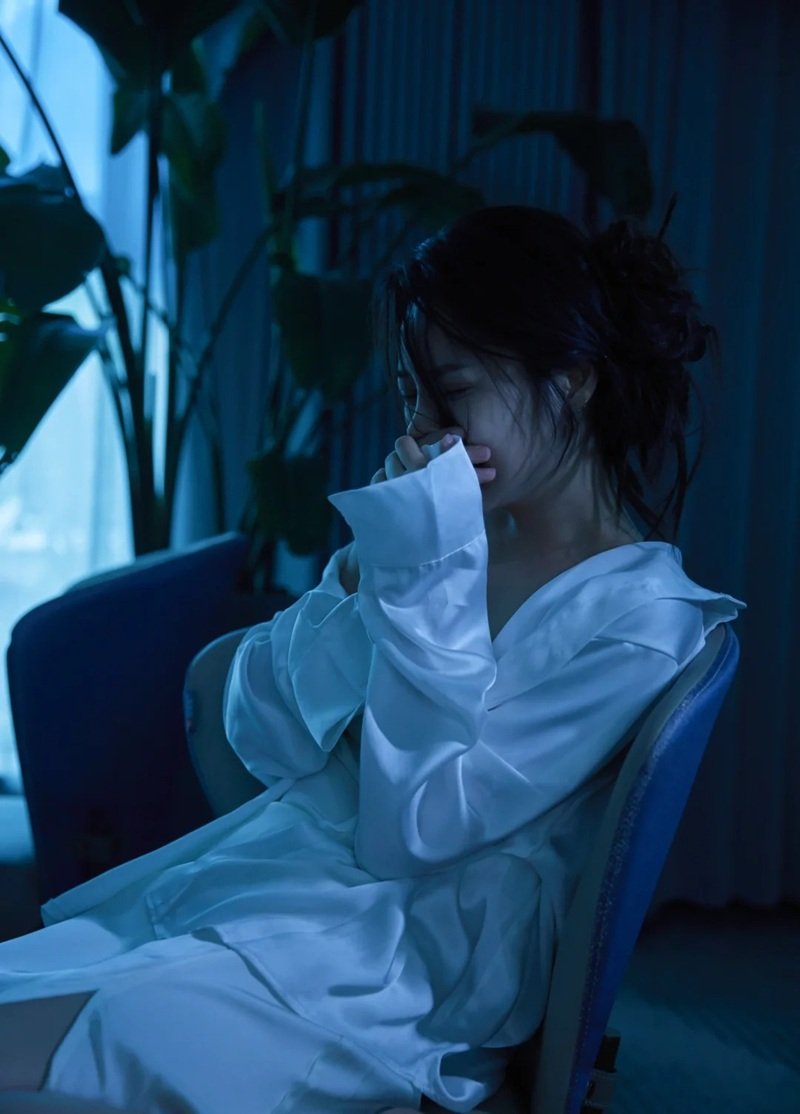 ảnh cô gái buồn 18