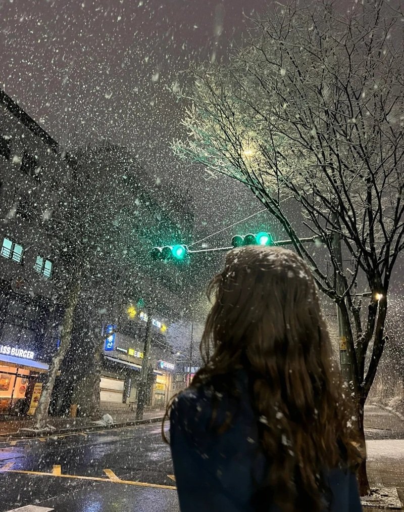 ảnh cô gái buồn 2