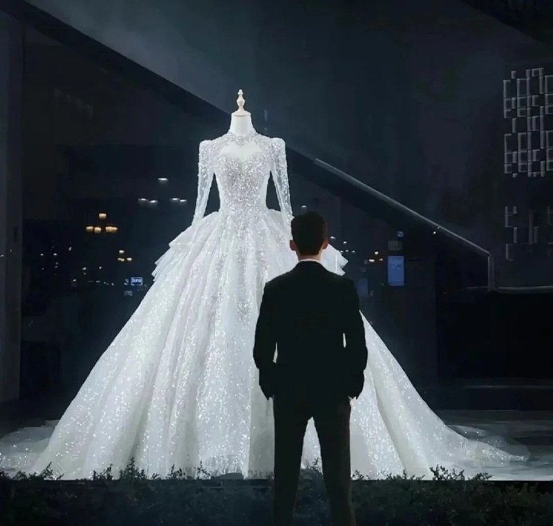 ảnh đứng nhìn váy cưới buồn 33