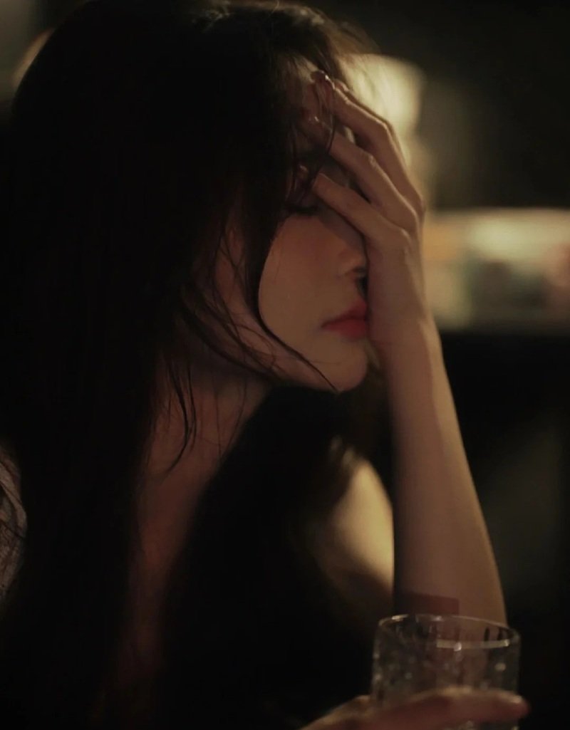 ảnh girl che mặt buồn 25