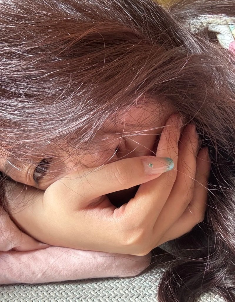 ảnh girl che mặt buồn 26