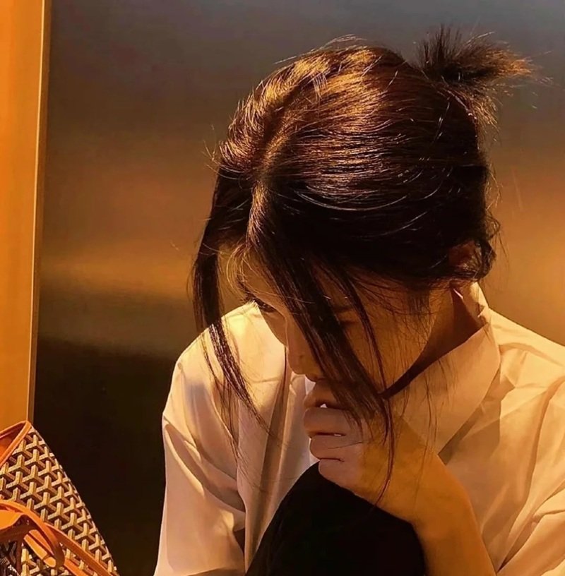 ảnh girl che mặt buồn 27