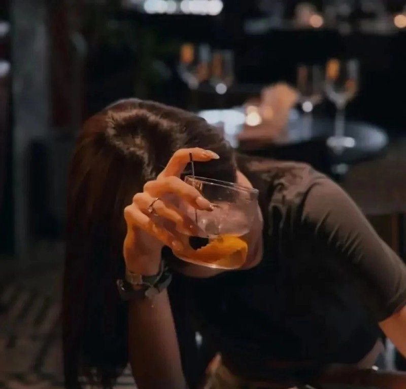 ảnh girl che mặt buồn 36