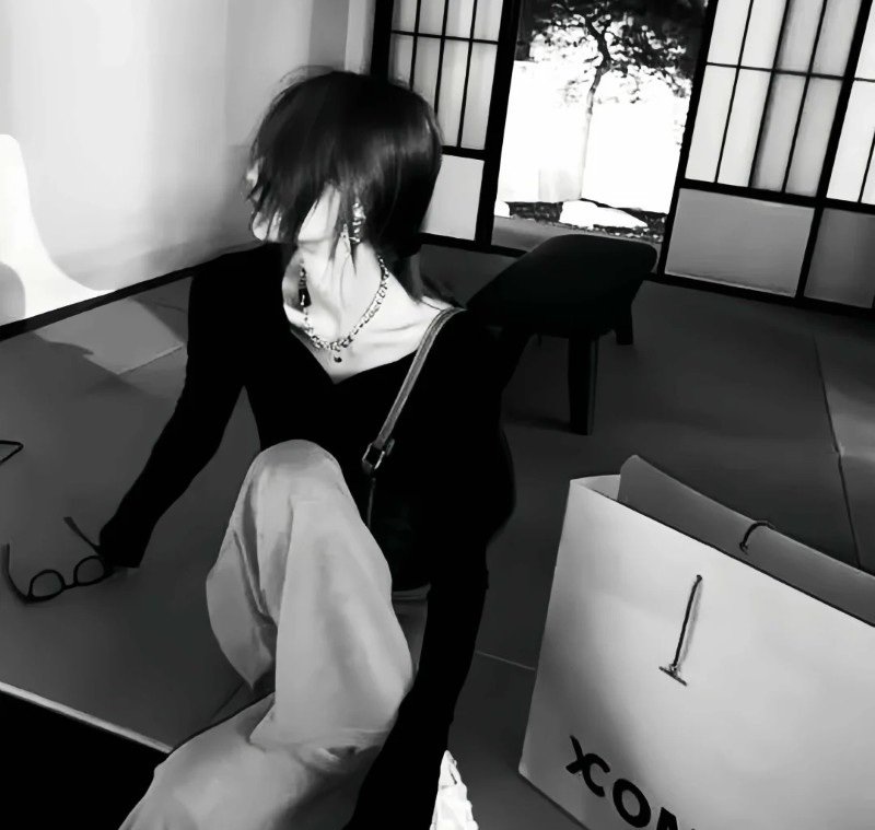 ảnh girl che mặt buồn 4