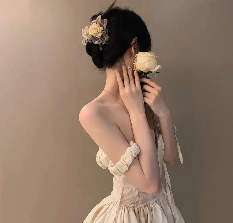 ảnh girl che mặt buồn 9