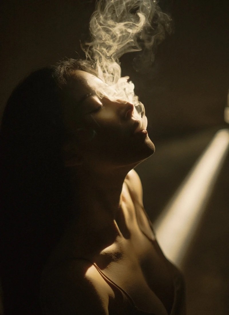 ảnh hút thuốc buồn nữ 1