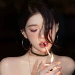 ảnh hút thuốc buồn nữ 40