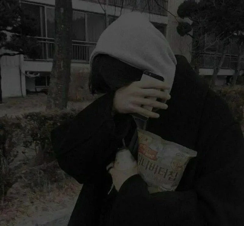 ảnh nam buồn che mặt 12