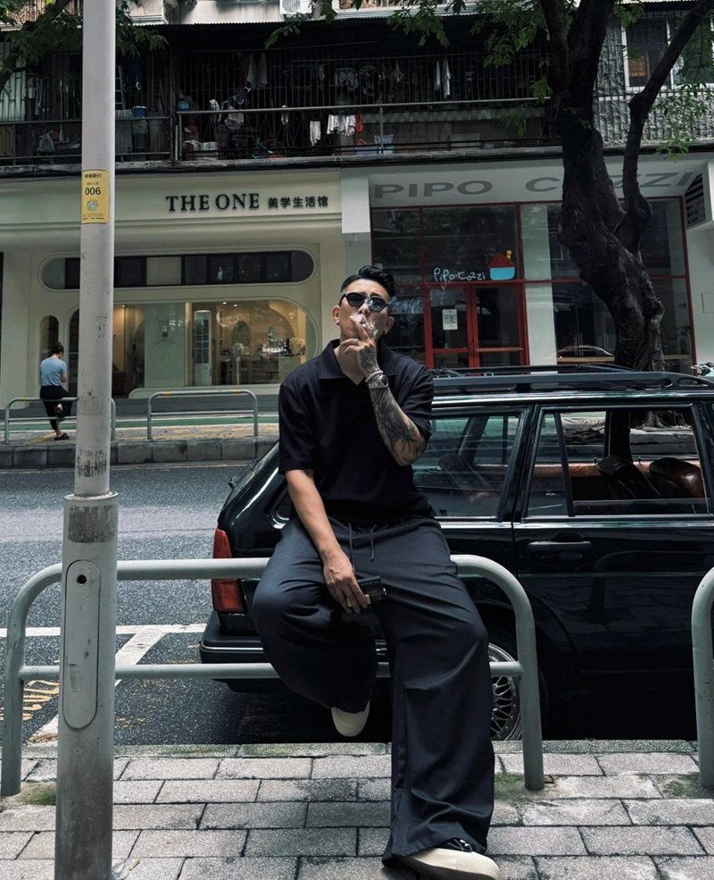 ảnh nam buồn che mặt 23