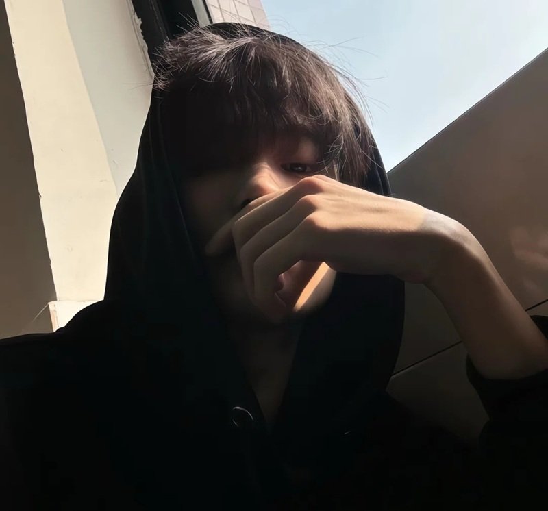 ảnh nam buồn che mặt 27