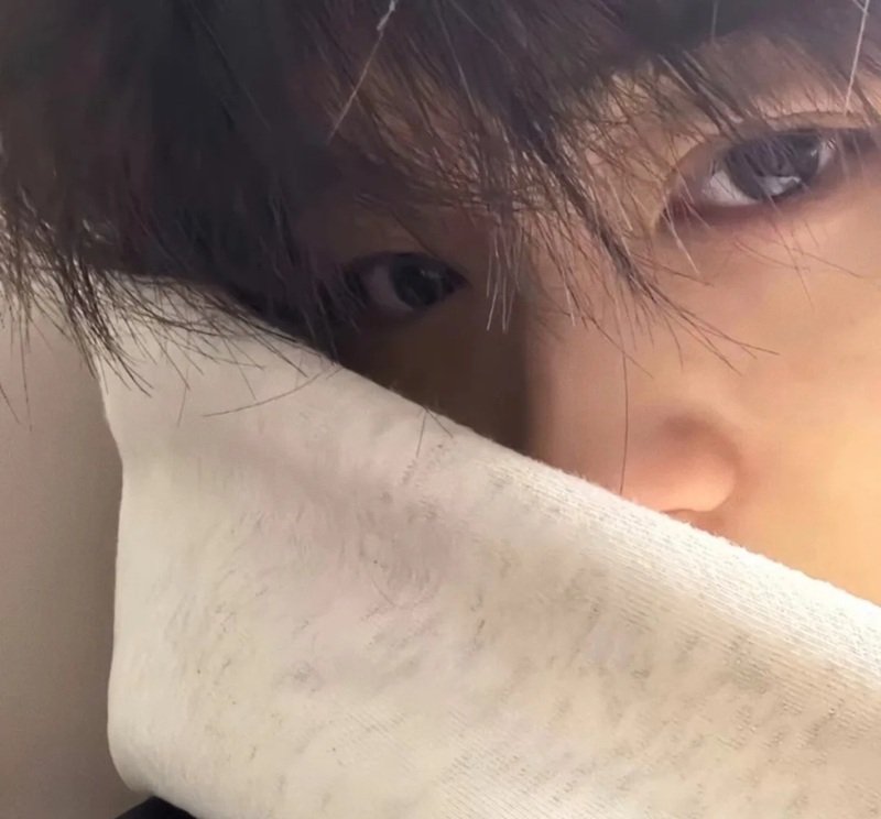 ảnh nam buồn che mặt 31