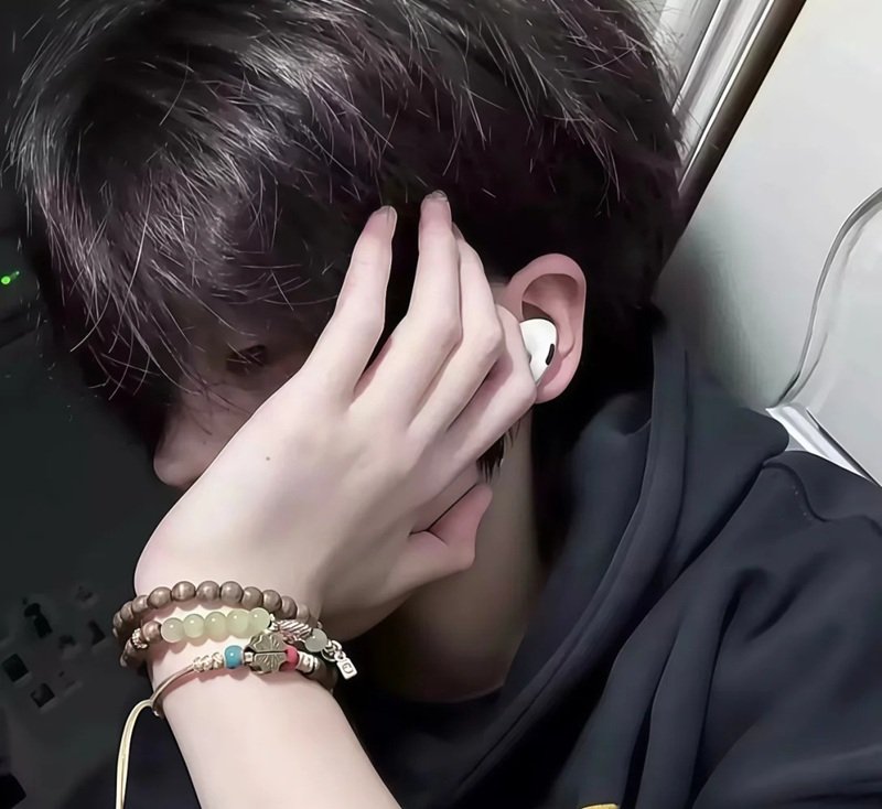 ảnh nam buồn che mặt 39