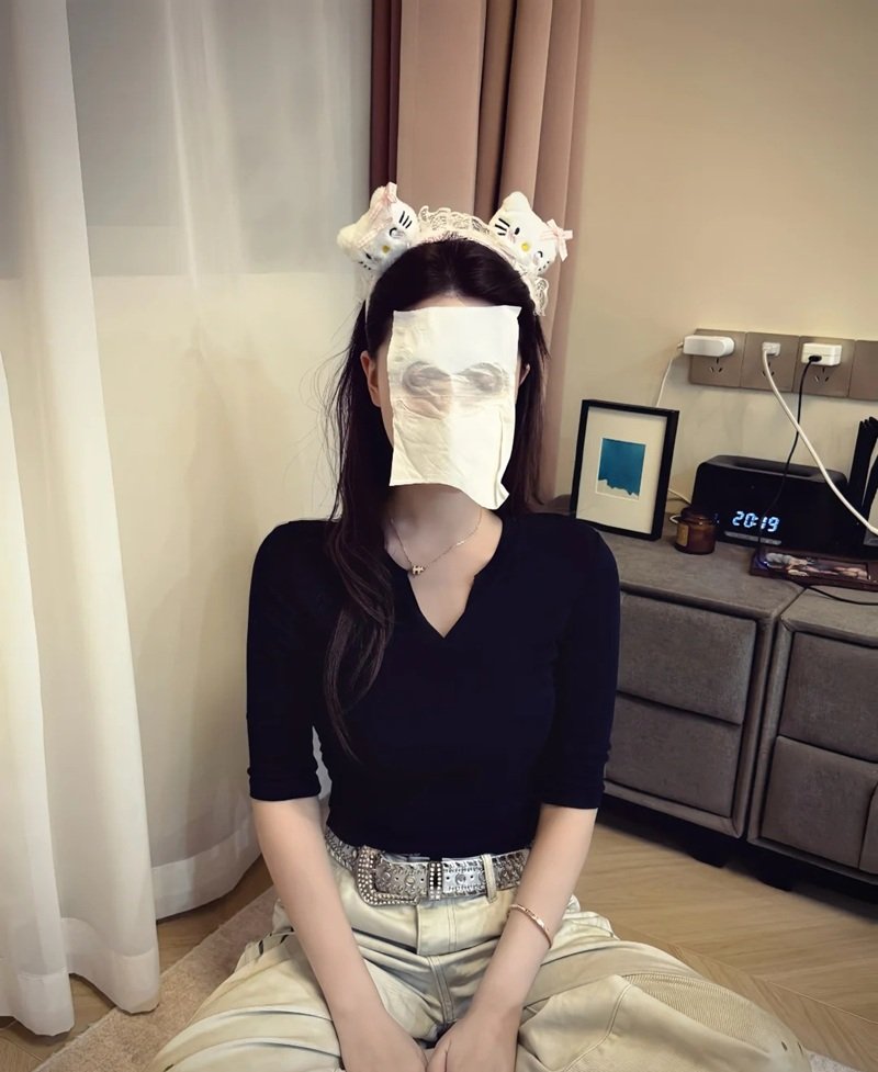 buồn ảnh nữ khóc che mặt 1