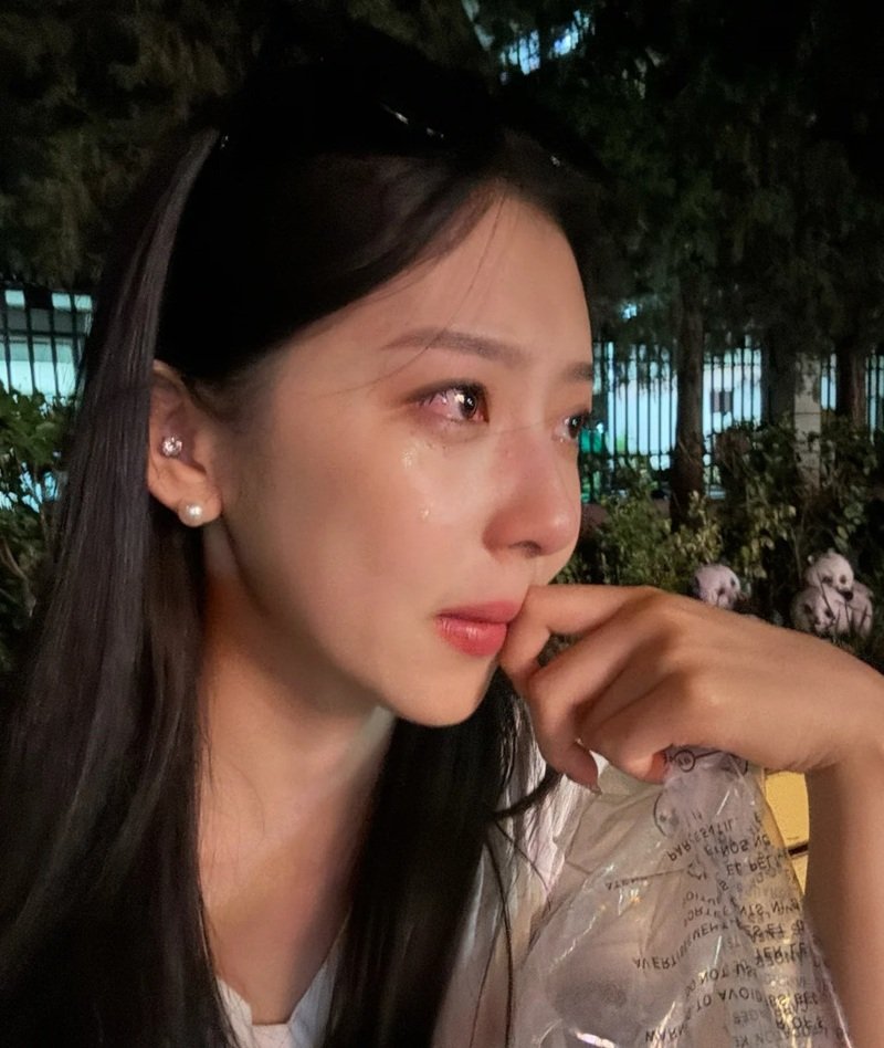 buồn ảnh nữ khóc che mặt 12