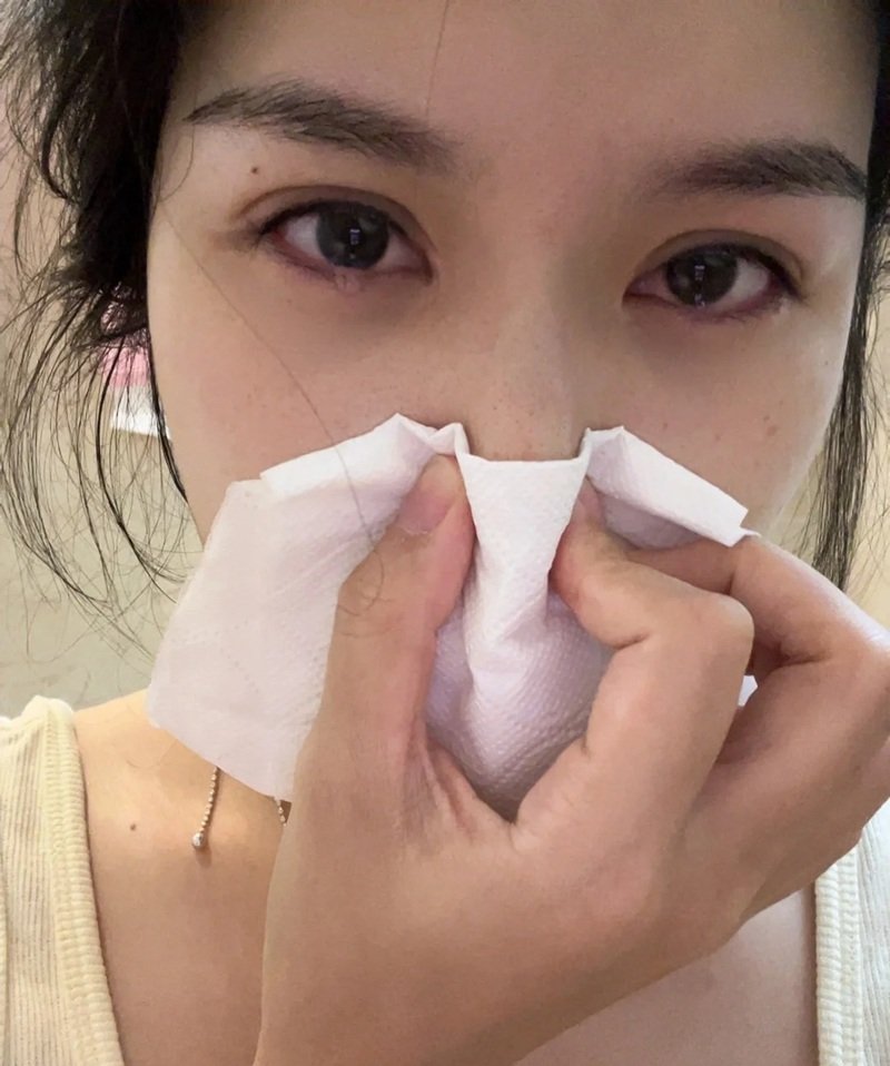 buồn ảnh nữ khóc che mặt 13