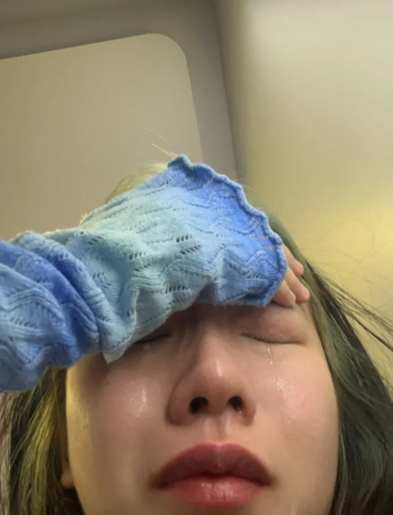 buồn ảnh nữ khóc che mặt 16