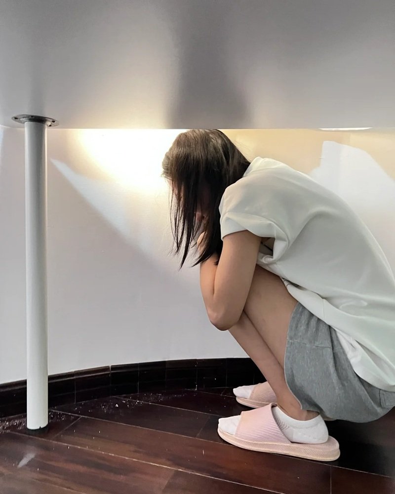 buồn ảnh nữ khóc che mặt 18