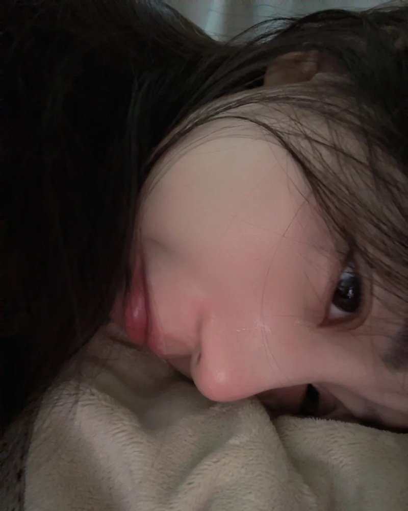 buồn ảnh nữ khóc che mặt 2