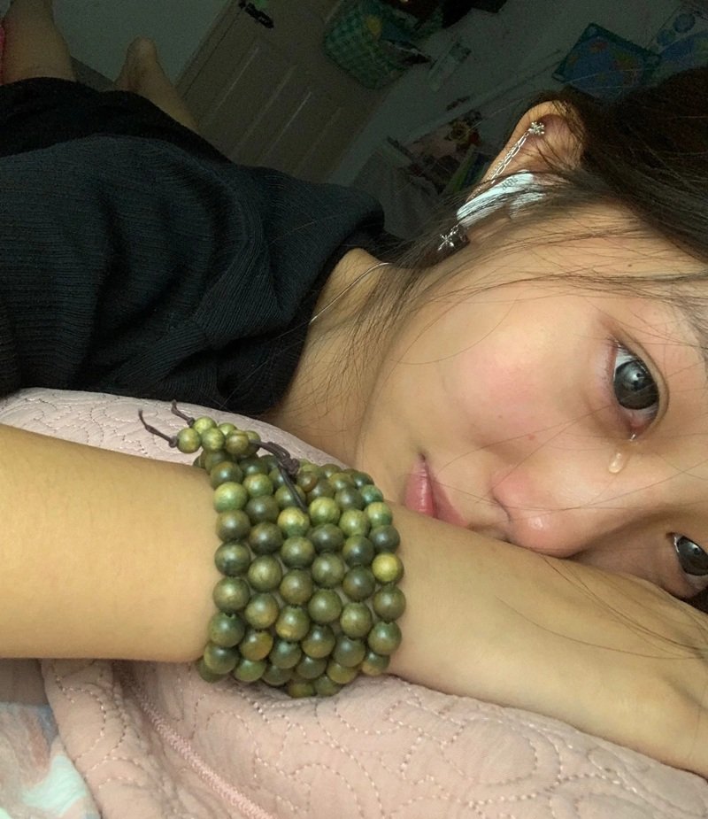 buồn ảnh nữ khóc che mặt 27