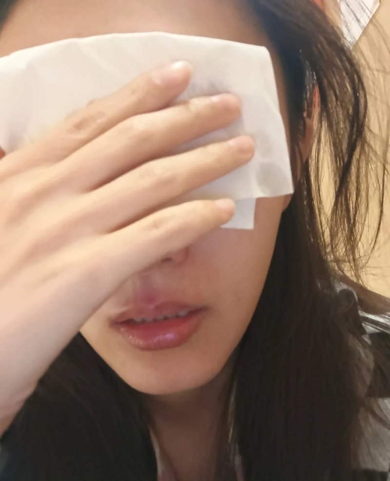 buồn ảnh nữ khóc che mặt 33